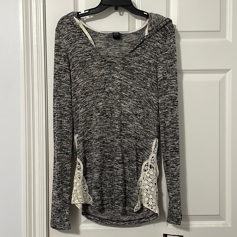 Grey hoodie with white lace details